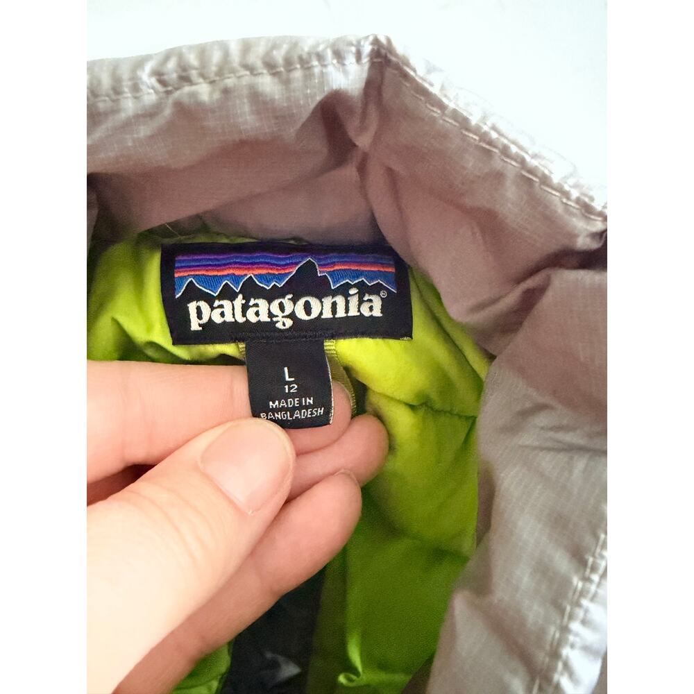 Patagonia Boys' Large Down Sweater Vest - Gray & Green - Picture 5 of 8